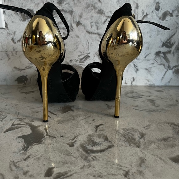 3/$30 (bundle) Black velvet heel - Picture 5 of 12